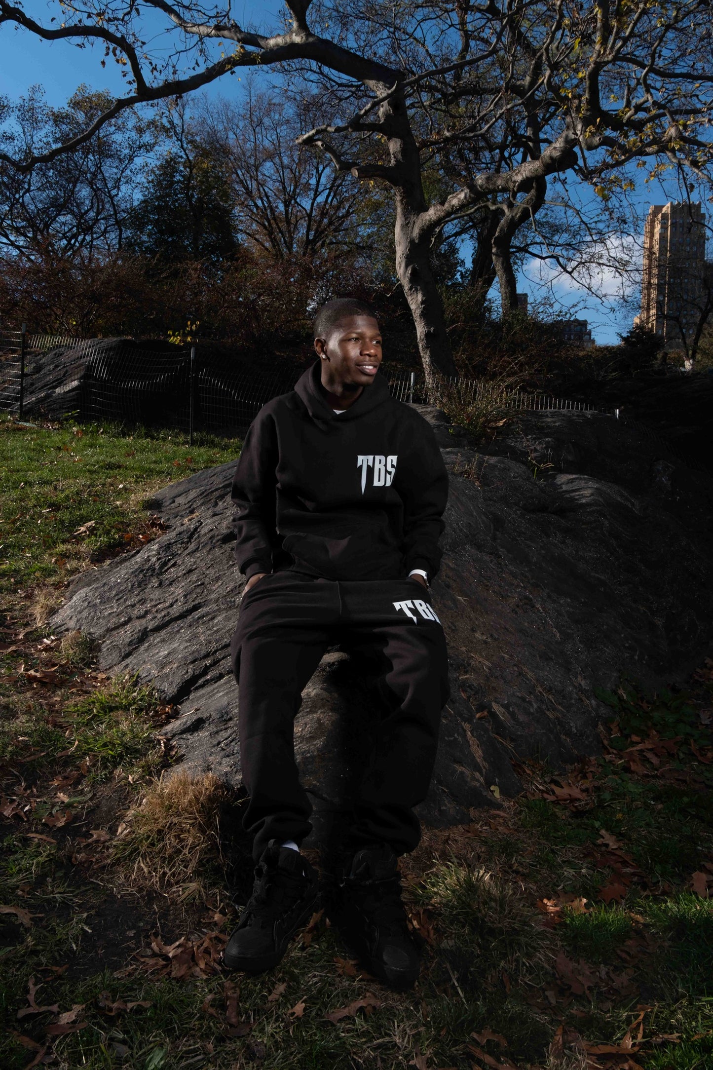 BLACK TBS PULLOVER SWEATSUIT